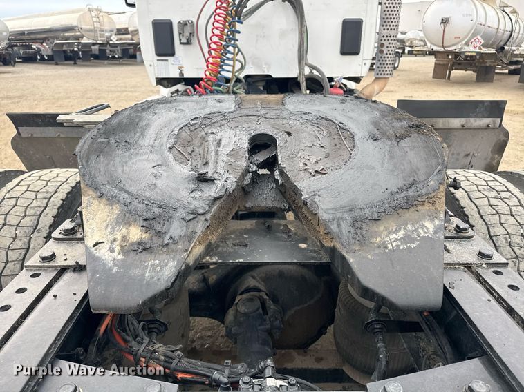 image for item DY7003 2021 Kenworth T880 semi truck