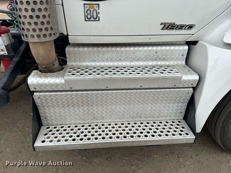 image for item DY7003 2021 Kenworth T880 semi truck