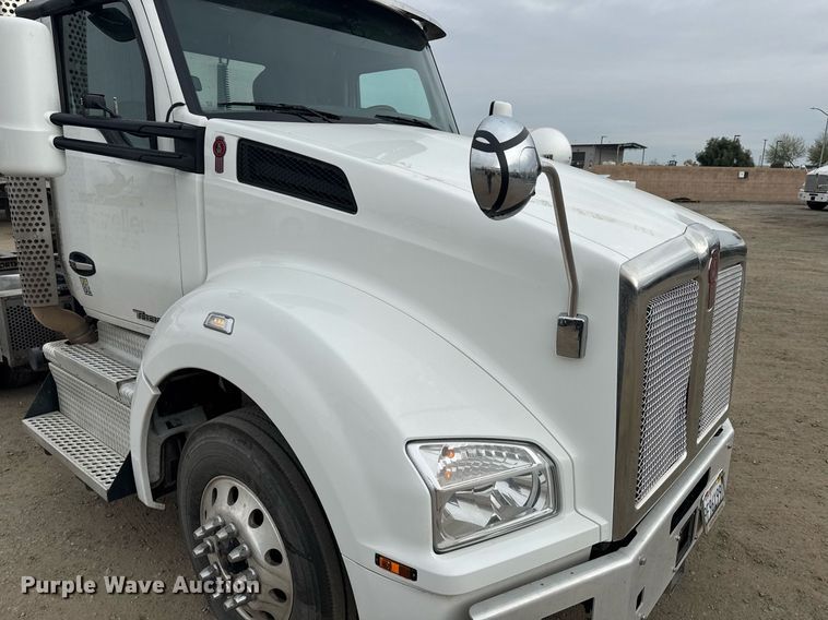 image for item DY7003 2021 Kenworth T880 semi truck