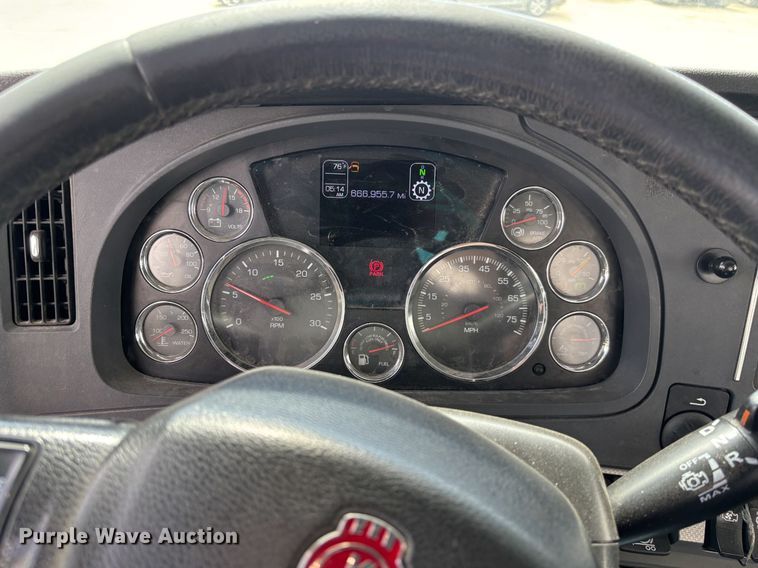 image for item DY7003 2021 Kenworth T880 semi truck