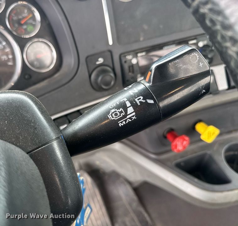 image for item DY7003 2021 Kenworth T880 semi truck