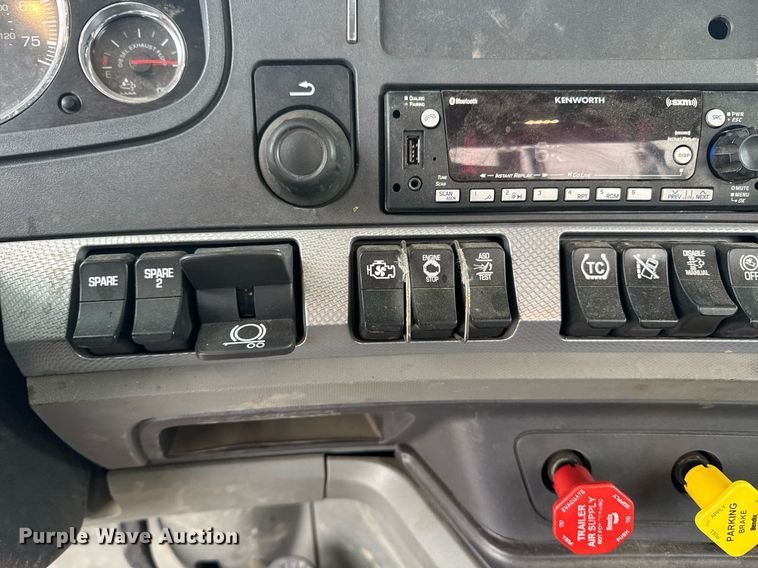 image for item DY7003 2021 Kenworth T880 semi truck