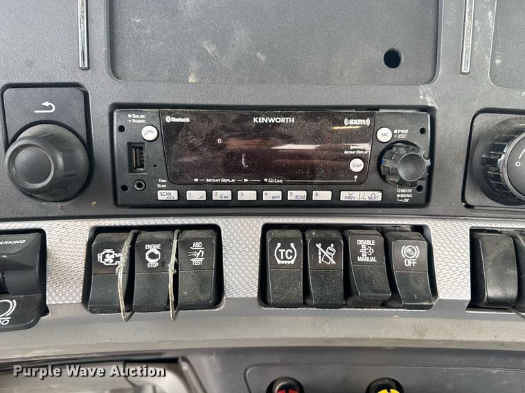 image for item DY7003 2021 Kenworth T880 semi truck