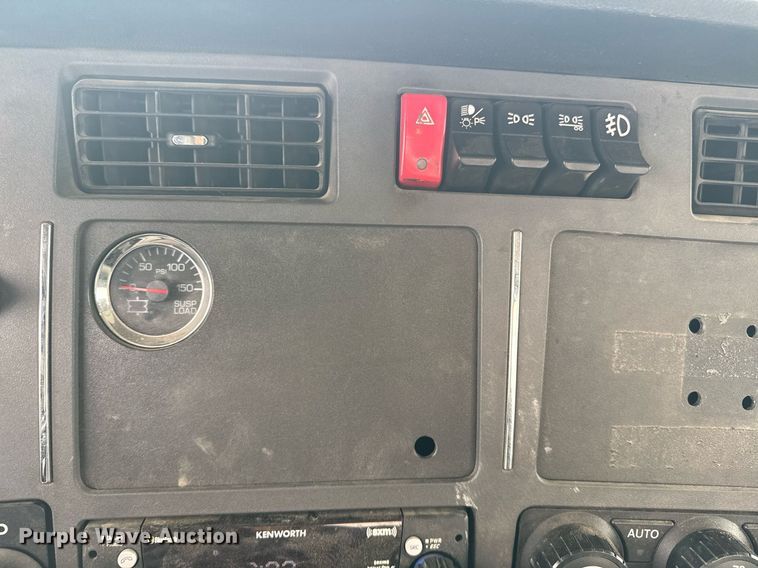 image for item DY7003 2021 Kenworth T880 semi truck