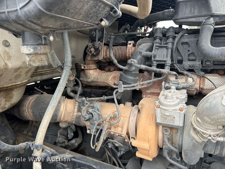 image for item DY7003 2021 Kenworth T880 semi truck