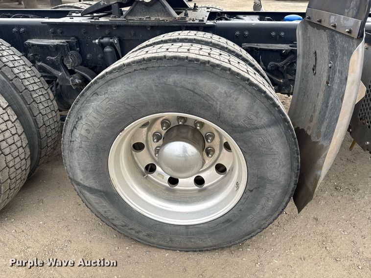 image for item DY7003 2021 Kenworth T880 semi truck