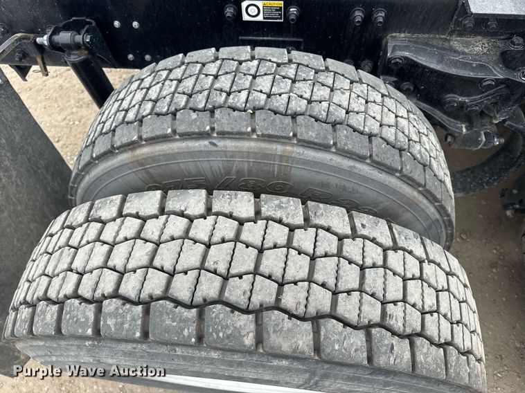 image for item DY7003 2021 Kenworth T880 semi truck