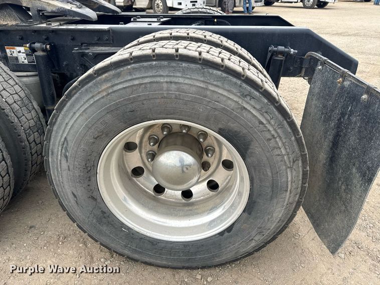 image for item DY7003 2021 Kenworth T880 semi truck