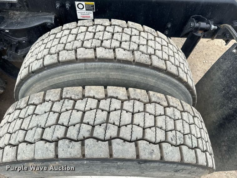 image for item DY7003 2021 Kenworth T880 semi truck