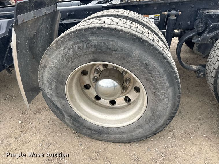 image for item DY7003 2021 Kenworth T880 semi truck