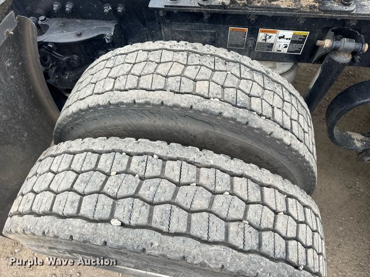 image for item DY7003 2021 Kenworth T880 semi truck