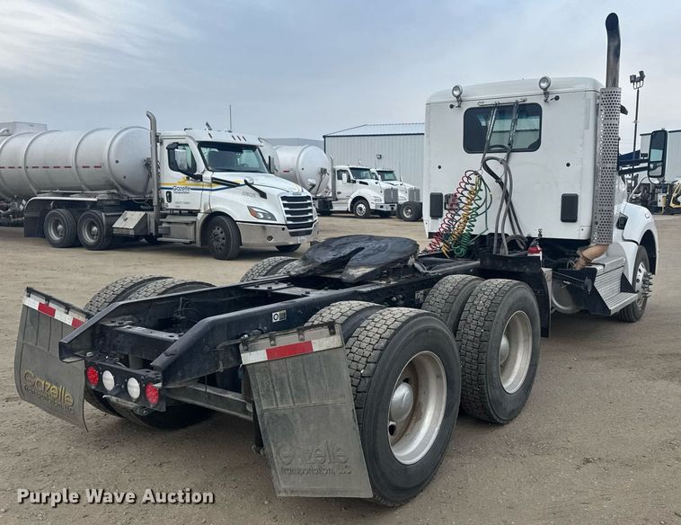 image for item DY7004 2021 Kenworth T880 semi truck