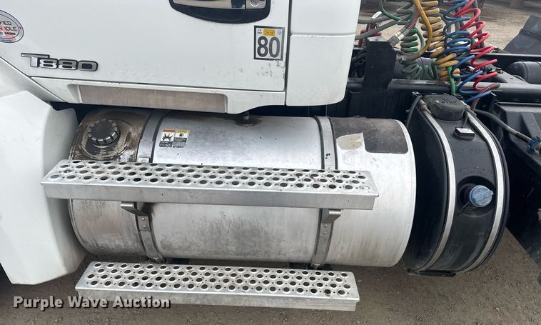 image for item DY7004 2021 Kenworth T880 semi truck