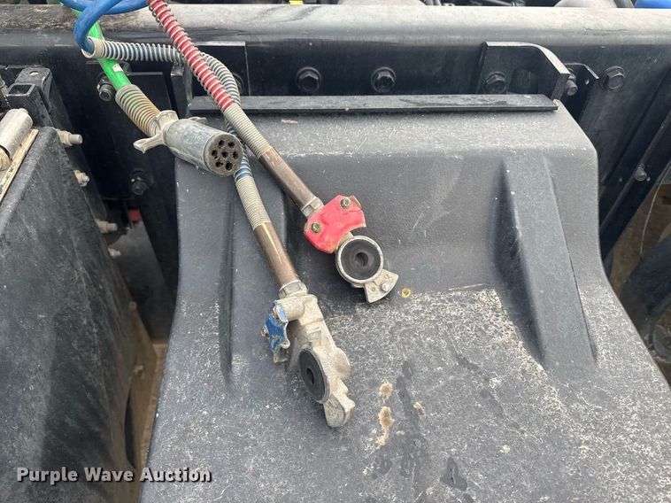 image for item DY7004 2021 Kenworth T880 semi truck