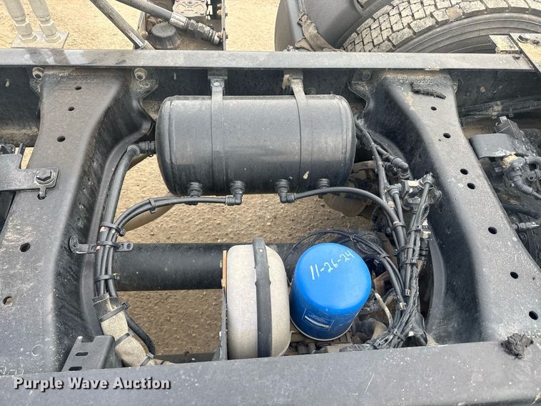 image for item DY7004 2021 Kenworth T880 semi truck