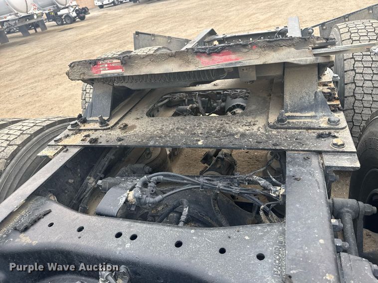 image for item DY7004 2021 Kenworth T880 semi truck