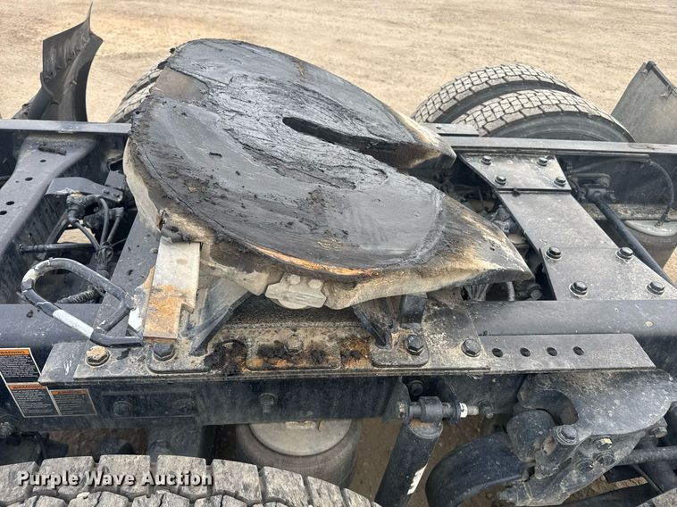 image for item DY7004 2021 Kenworth T880 semi truck