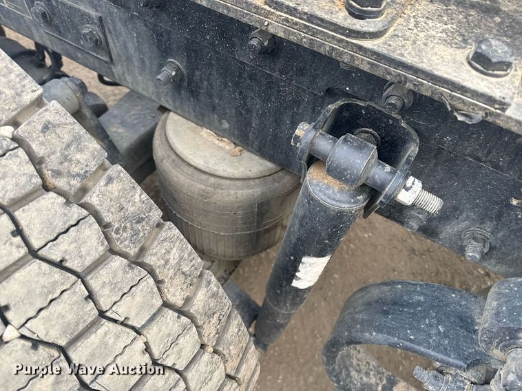 image for item DY7004 2021 Kenworth T880 semi truck