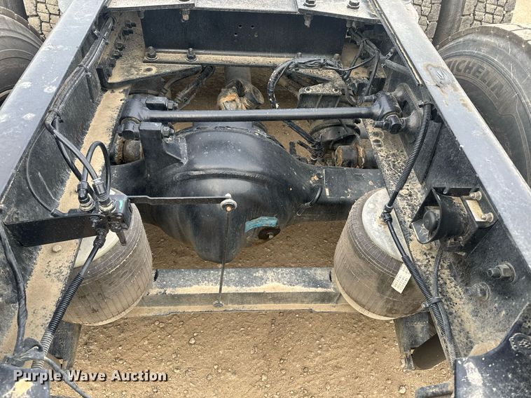 image for item DY7004 2021 Kenworth T880 semi truck