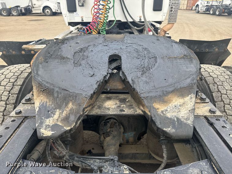 image for item DY7004 2021 Kenworth T880 semi truck