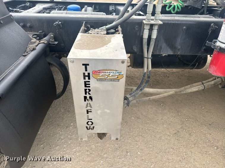 image for item DY7004 2021 Kenworth T880 semi truck