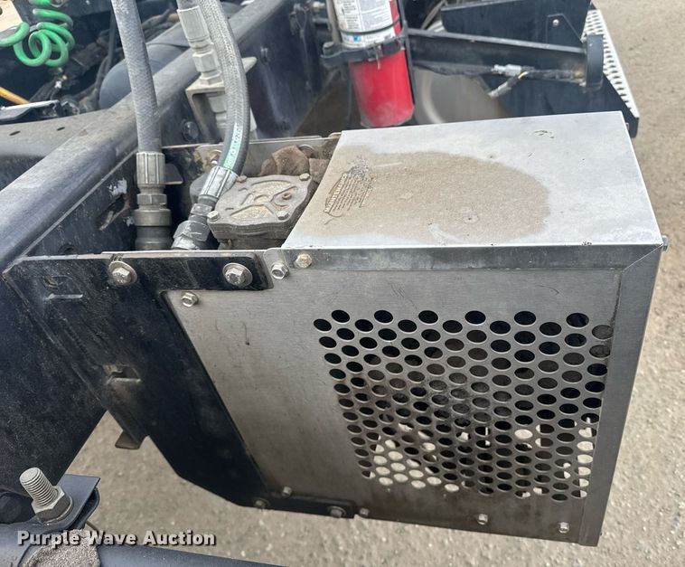 image for item DY7004 2021 Kenworth T880 semi truck