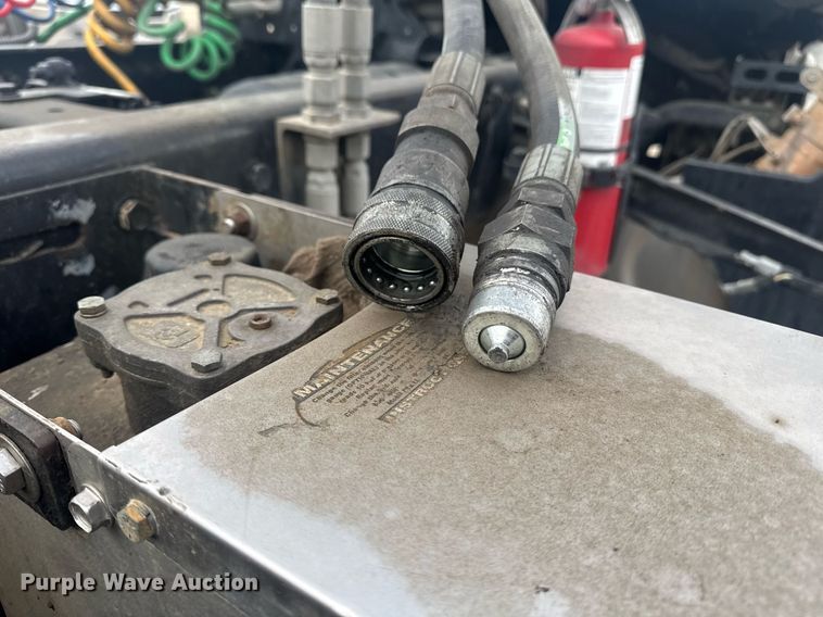 image for item DY7004 2021 Kenworth T880 semi truck