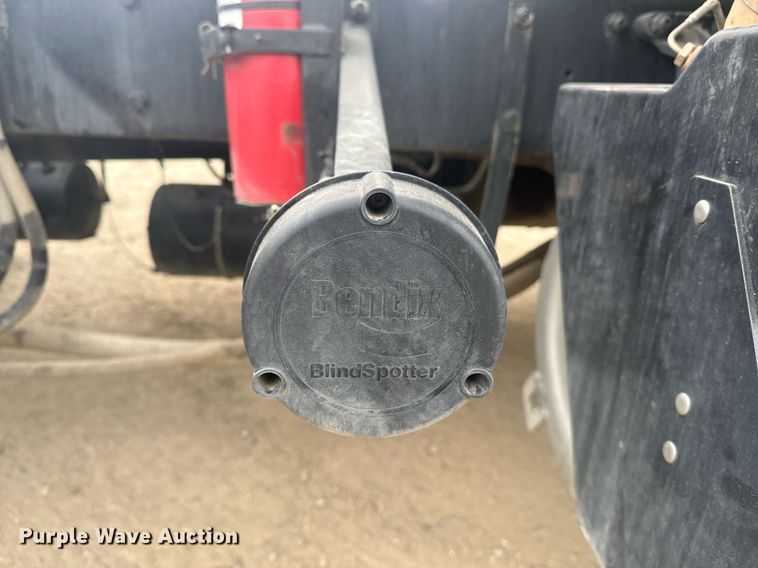 image for item DY7004 2021 Kenworth T880 semi truck