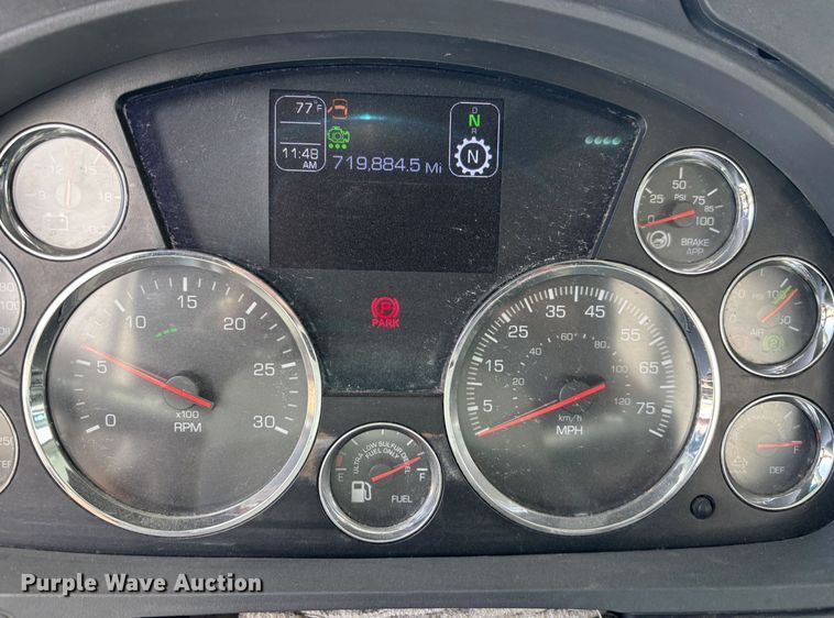 image for item DY7004 2021 Kenworth T880 semi truck