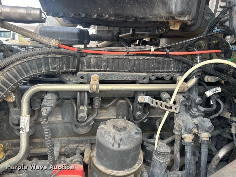 image for item DY7004 2021 Kenworth T880 semi truck