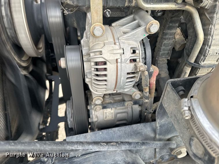 image for item DY7004 2021 Kenworth T880 semi truck