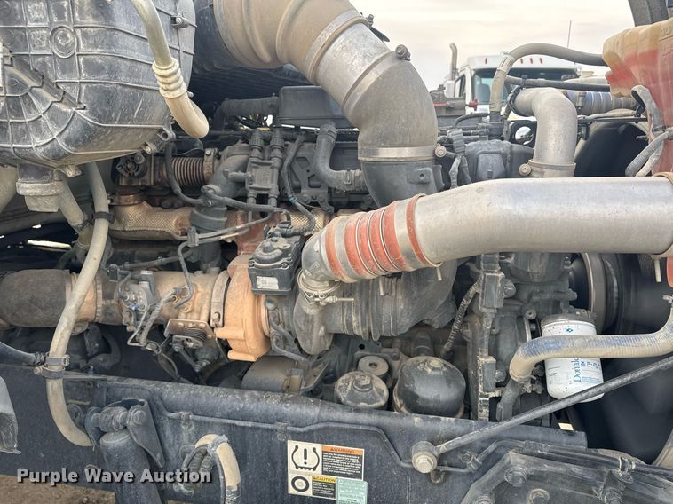 image for item DY7004 2021 Kenworth T880 semi truck