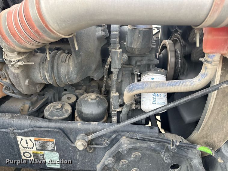 image for item DY7004 2021 Kenworth T880 semi truck