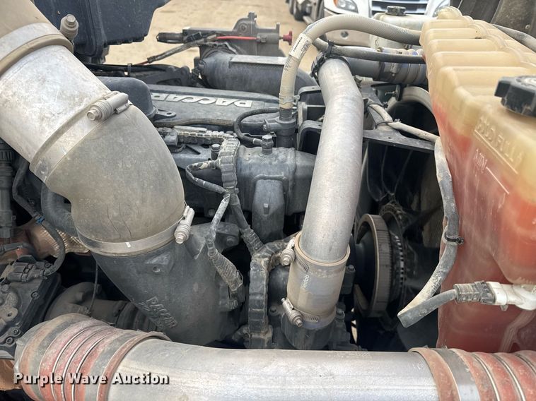 image for item DY7004 2021 Kenworth T880 semi truck