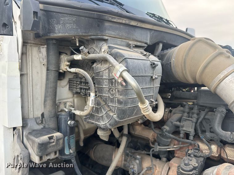 image for item DY7004 2021 Kenworth T880 semi truck