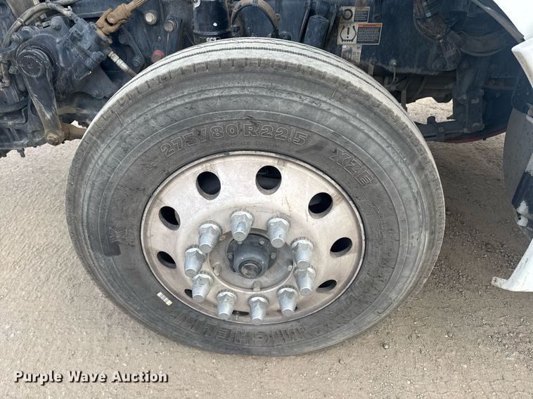 image for item DY7004 2021 Kenworth T880 semi truck