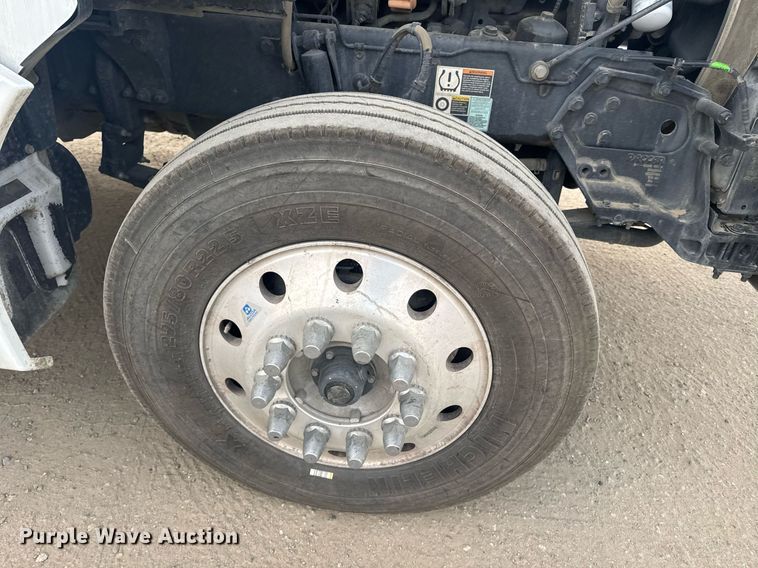 image for item DY7004 2021 Kenworth T880 semi truck