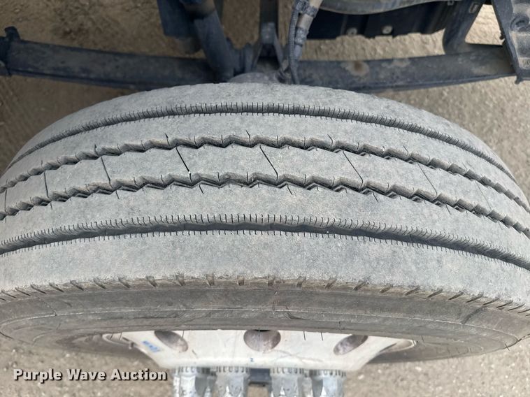 image for item DY7004 2021 Kenworth T880 semi truck