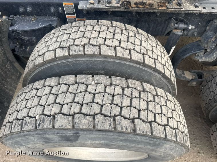 image for item DY7004 2021 Kenworth T880 semi truck