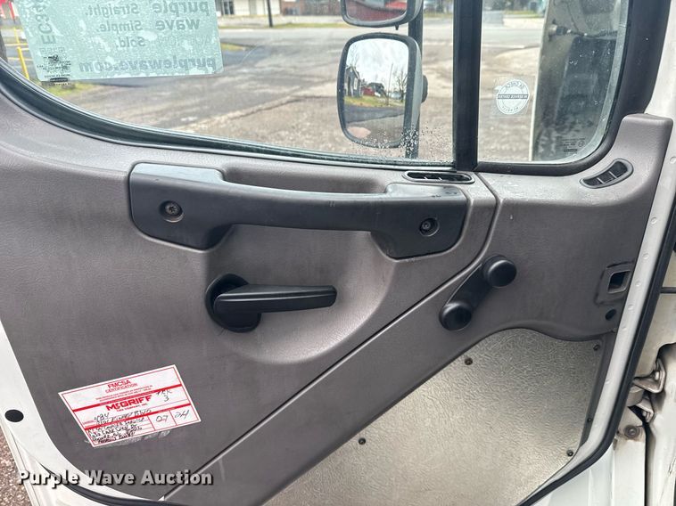 image for item EC3489 2014 Freightliner Business Class M2 box truck