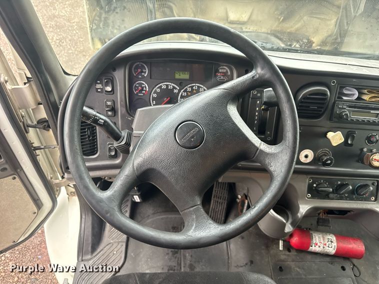 image for item EC3489 2014 Freightliner Business Class M2 box truck