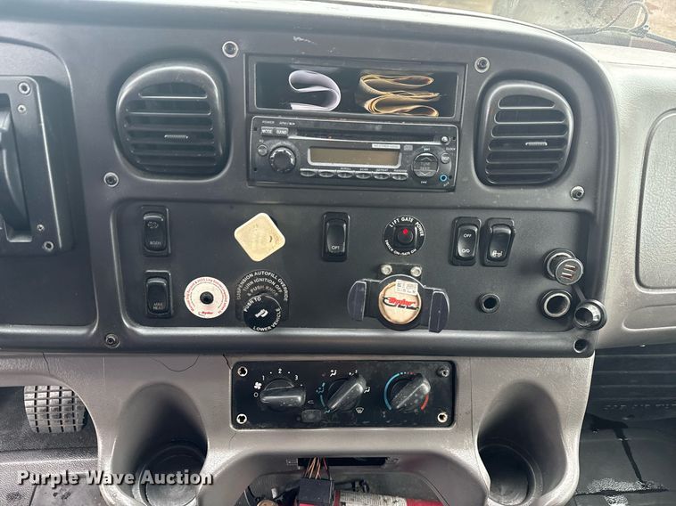 image for item EC3489 2014 Freightliner Business Class M2 box truck