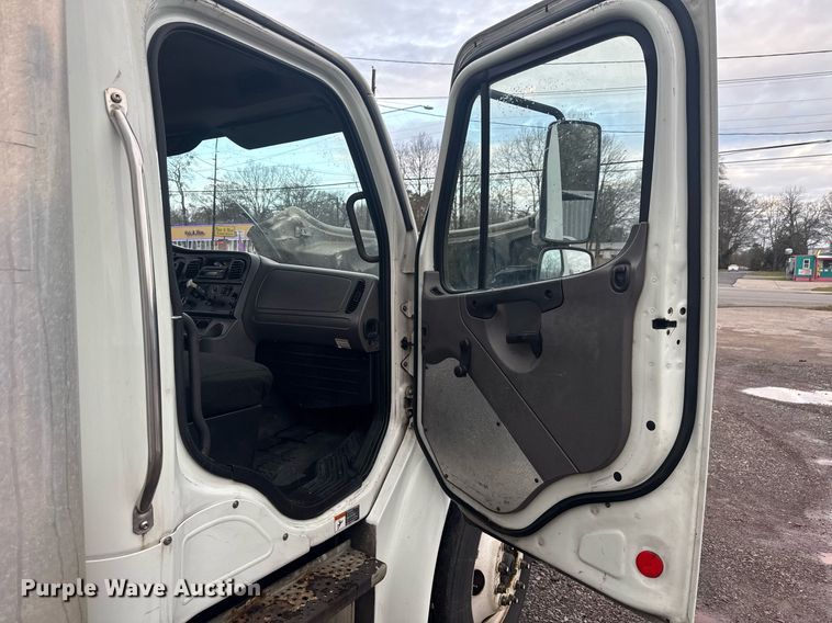 image for item EC3489 2014 Freightliner Business Class M2 box truck