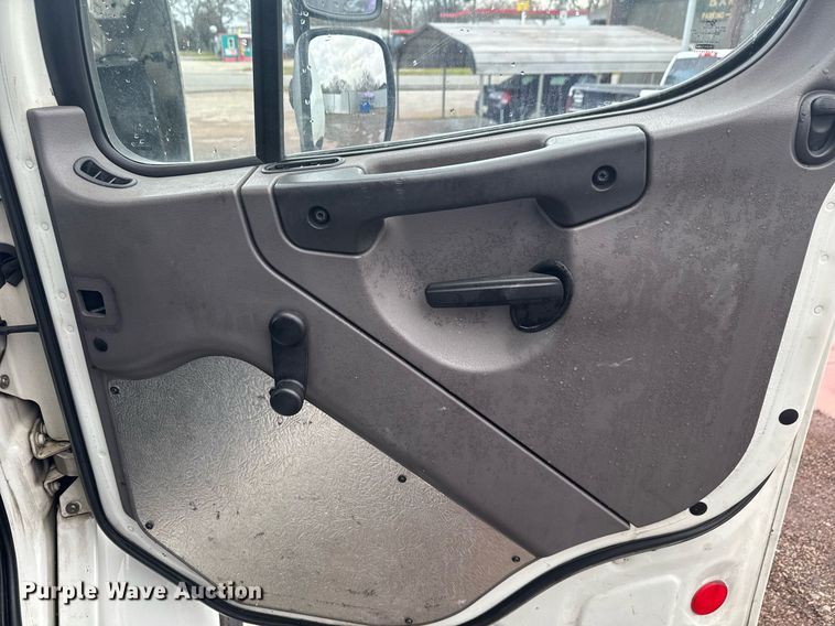 image for item EC3489 2014 Freightliner Business Class M2 box truck