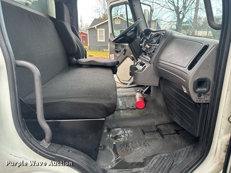 image for item EC3489 2014 Freightliner Business Class M2 box truck