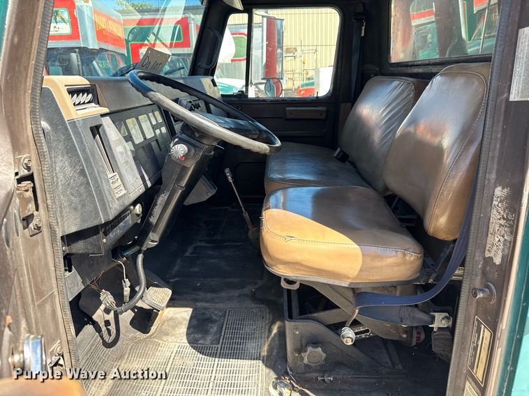 image for item EC3494 1990 International 4600 box truck