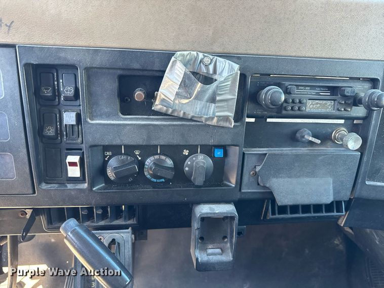 image for item EC3494 1990 International 4600 box truck