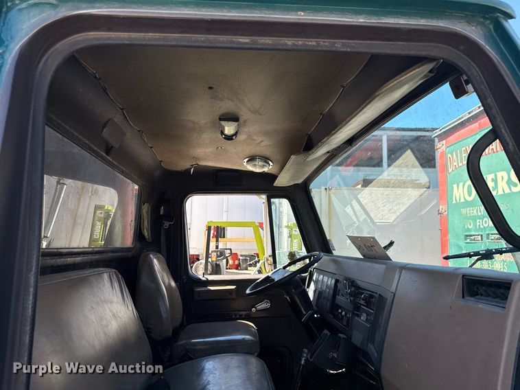 image for item EC3494 1990 International 4600 box truck