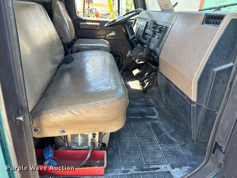 image for item EC3494 1990 International 4600 box truck