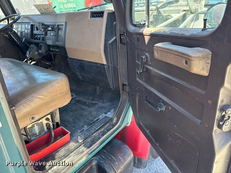 image for item EC3494 1990 International 4600 box truck